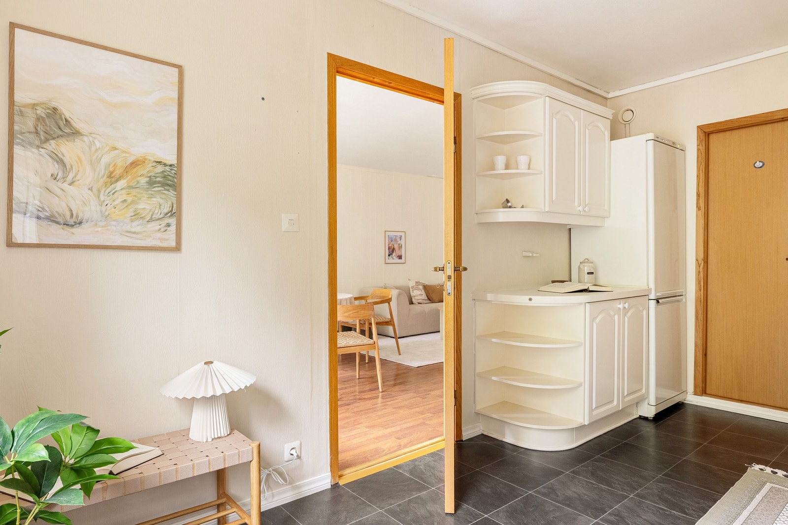 Fra kjøkkenet er det tilkomst til badet. Galleribilde