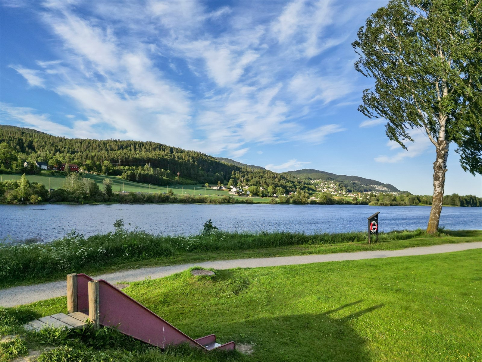 Turvei langs elva. Galleribilde