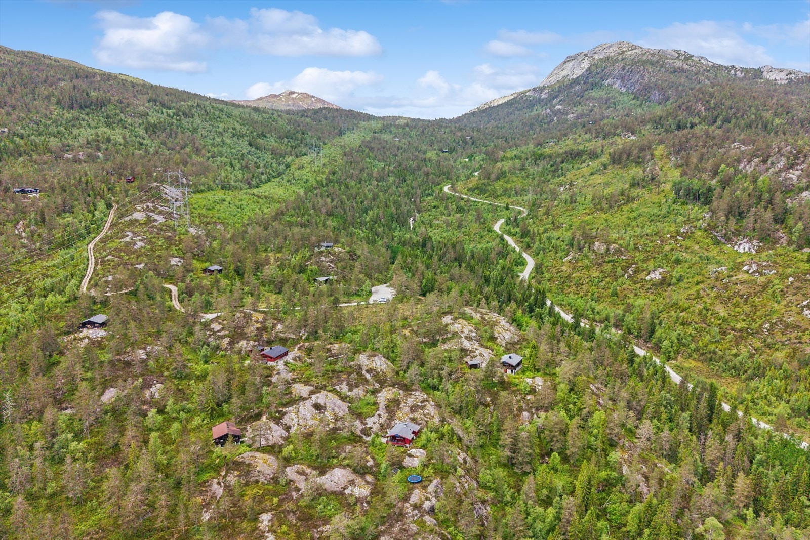 Området byr på turmuligheter til populære topper som Himingen og Rognlifjell. Galleribilde