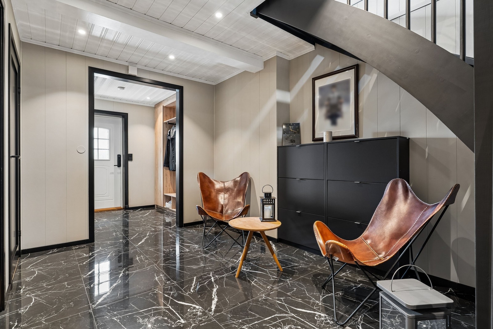 Hall i underetasjen med god plass og fleksible bruksmuligheter. Galleribilde