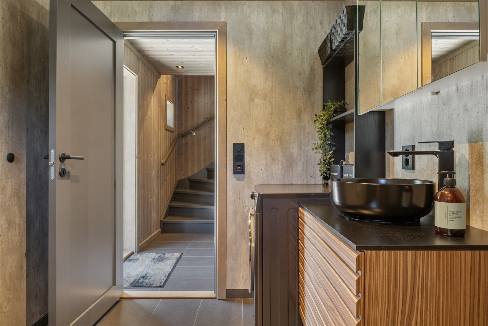 Badet er også utstyrt med opplegg for vaskemaskin Galleribilde