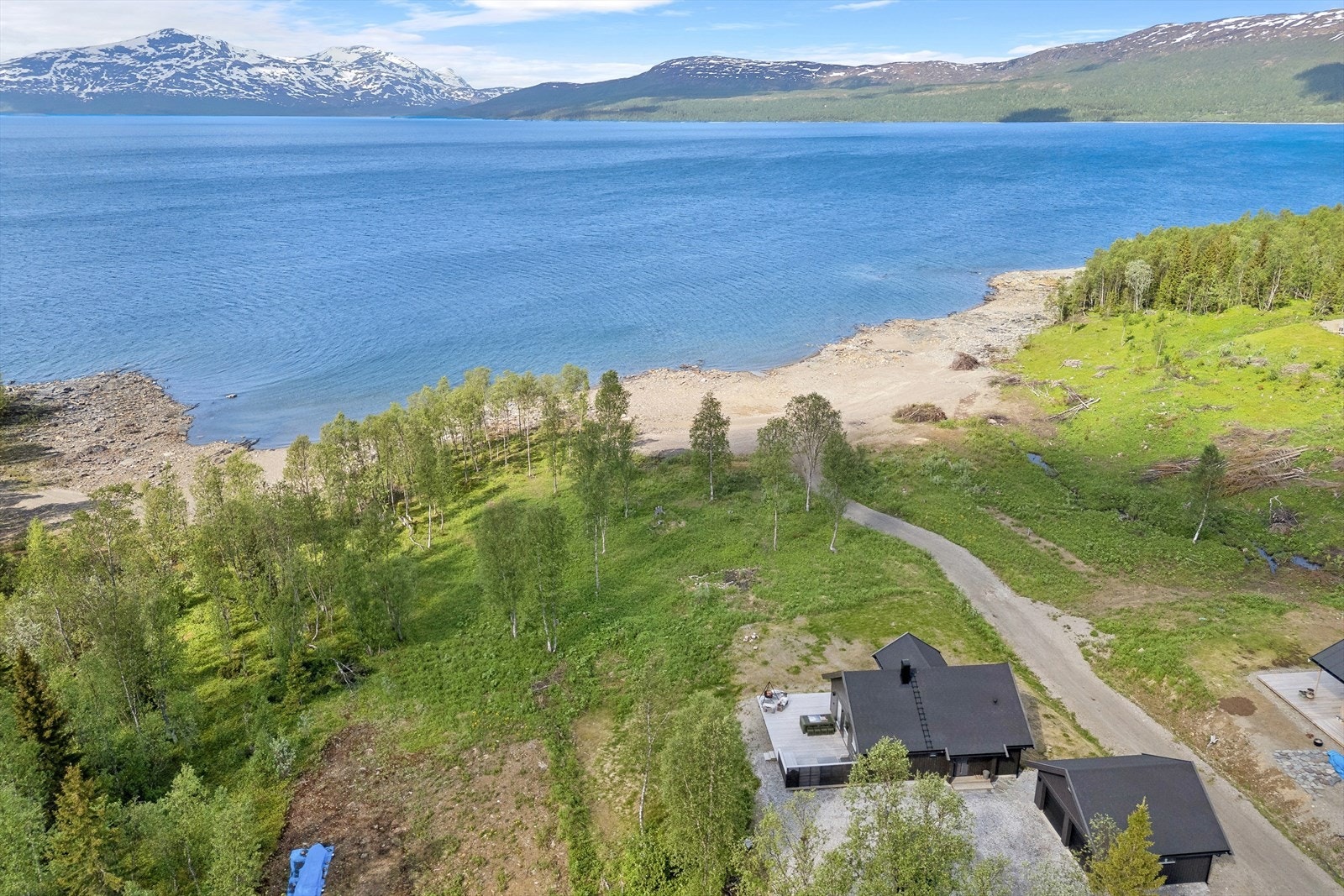 Hytte ferdigstilt i 2023 med dobbeltgarasje rett ved Røssvatnet! Galleribilde