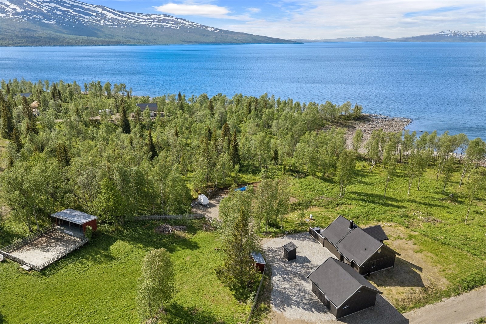 Her har kan man oppholde seg i en topp moderne hytte og samtidig nyte rå norsk natur! Galleribilde