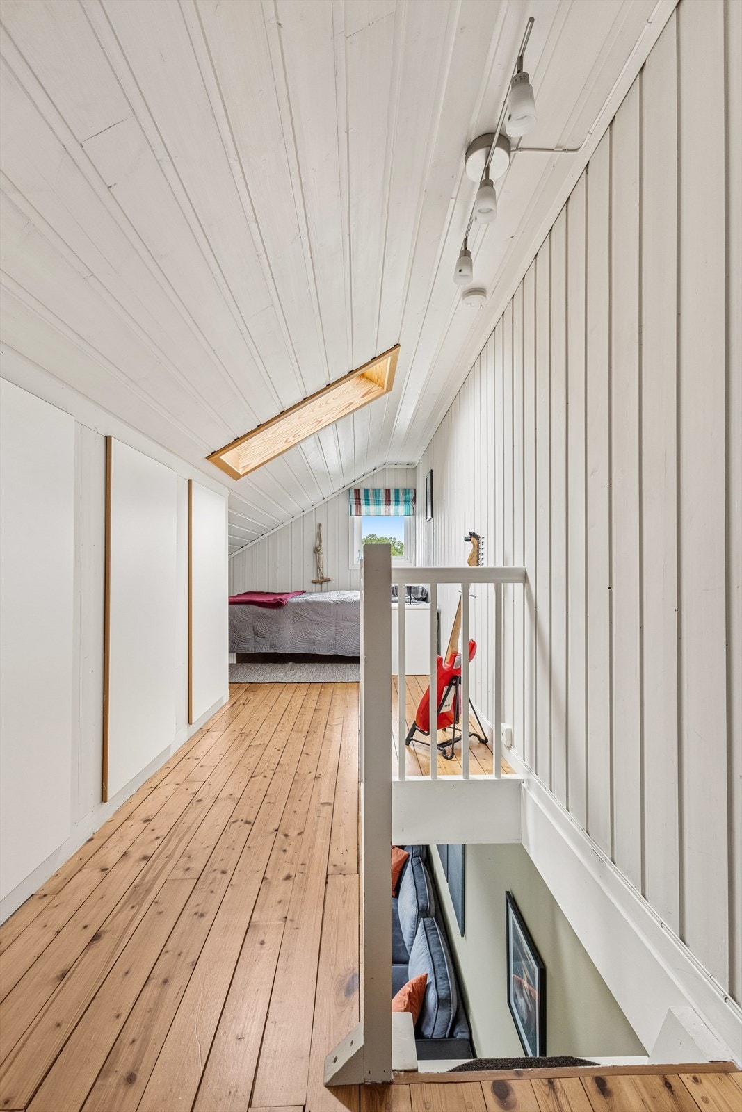 Loft. Ikke godkjent for varig opphold. 5 stk. kott med lagringsplass. Galleribilde