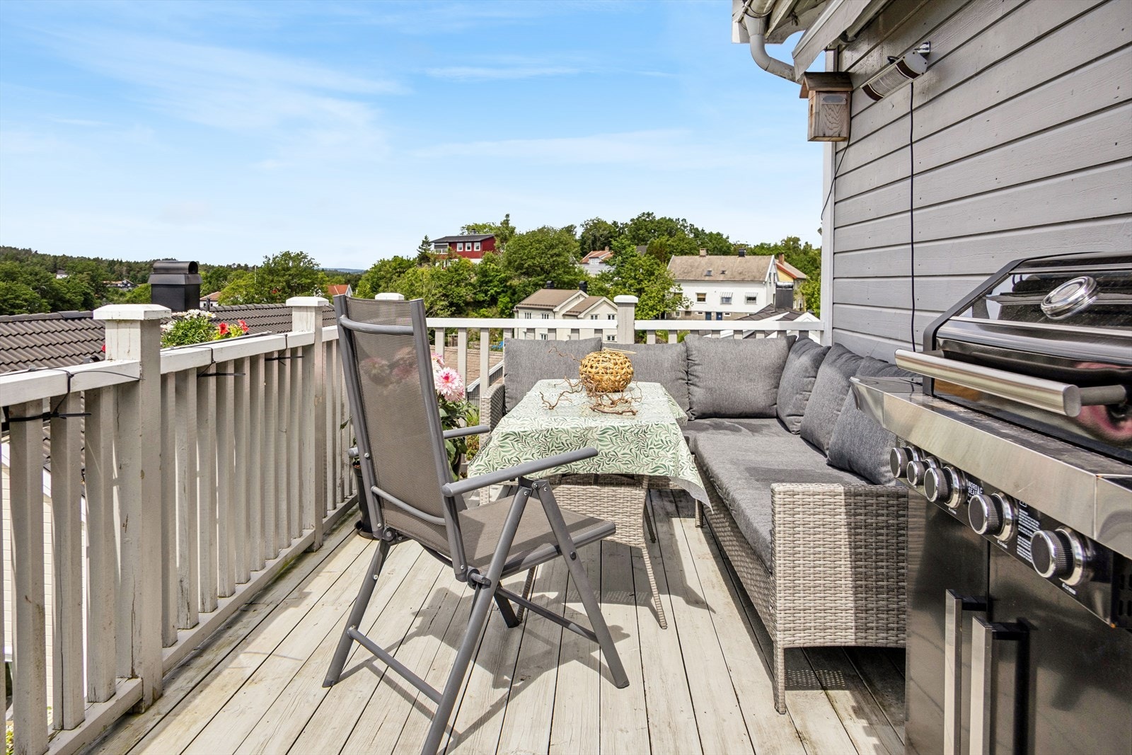 Verandaen er på 12 m². Her er det markise. Galleribilde