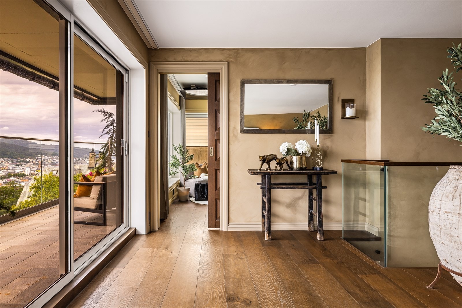 Fra stuen er det adkomst til hovedsomverommet. Galleribilde