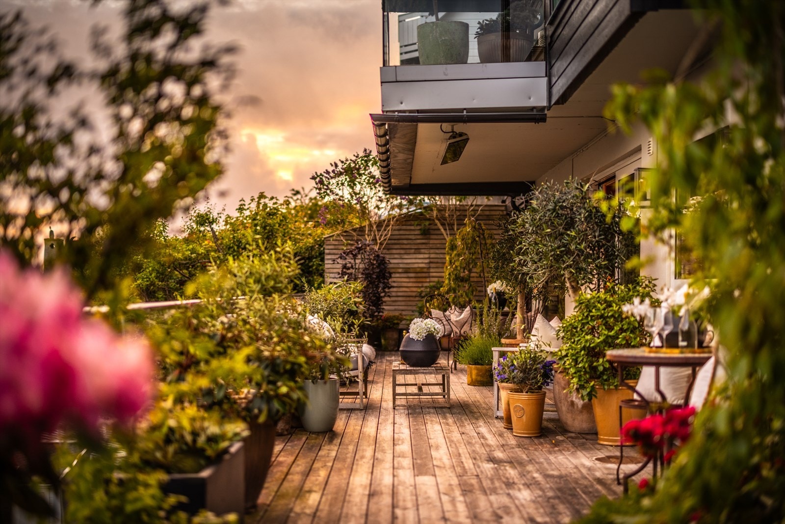 Terrassen måler hele 77,2 m², og kan inndeles i flere ulike soner. Galleribilde