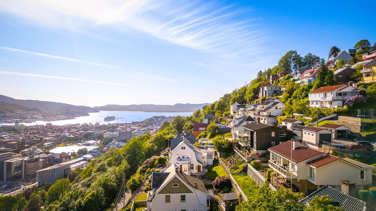 Leiligheten har en unik beliggenhet med nærhet til Bergen sentrum og byens beste turområder på Fløyen. Galleribilde