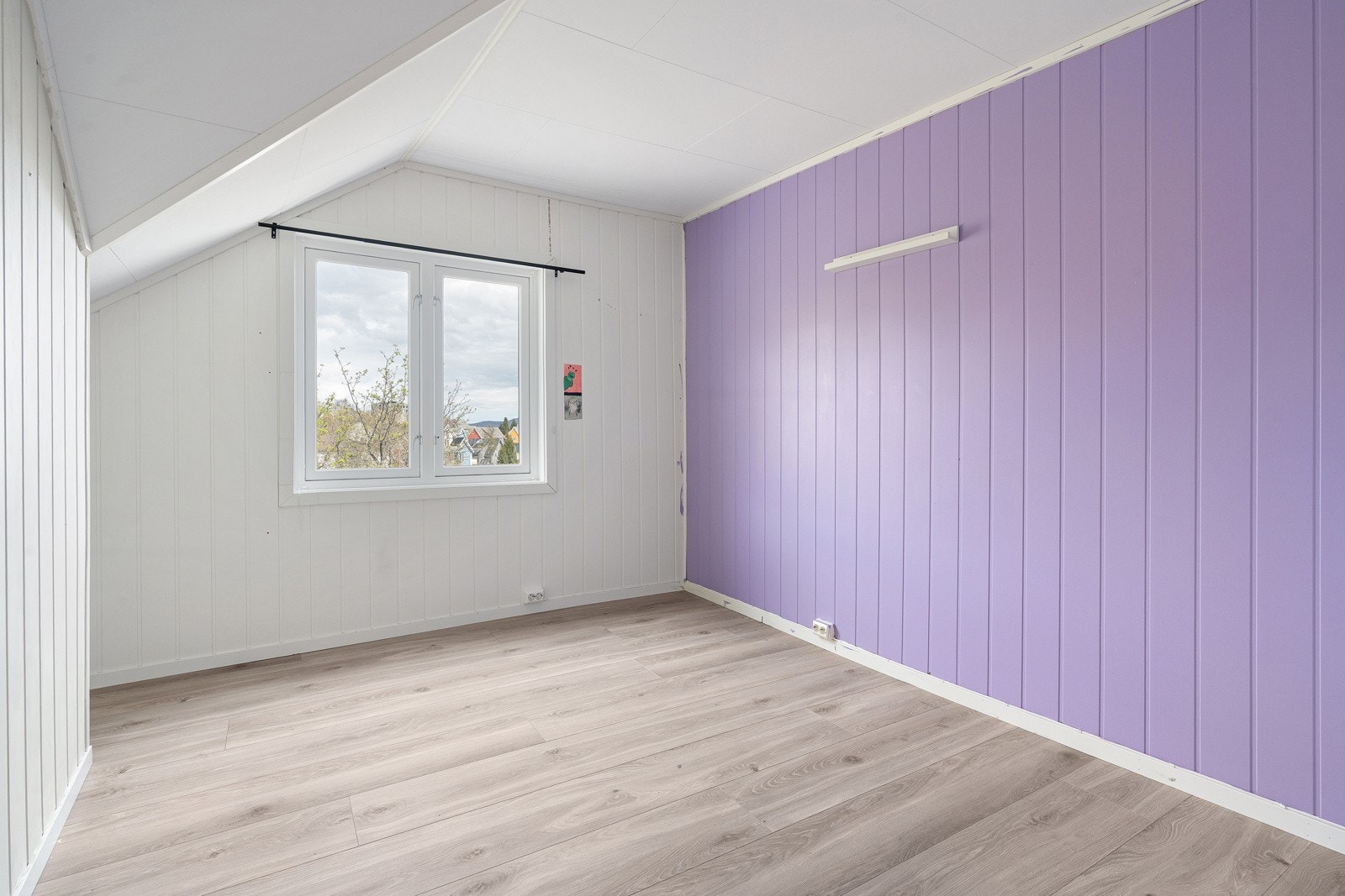 Soverom 3 er også av god størrelse med plass til dobbeltseng med tilhørende møblement.