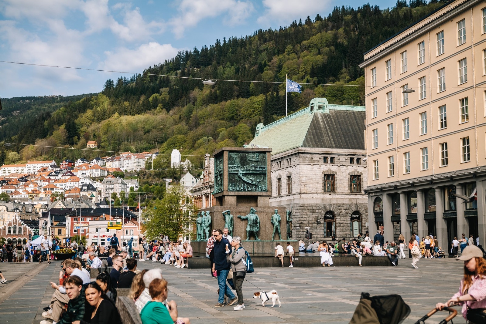 - Du finner alt du skulle ønske av kafeer og spisesteder i sentrum - Galleribilde