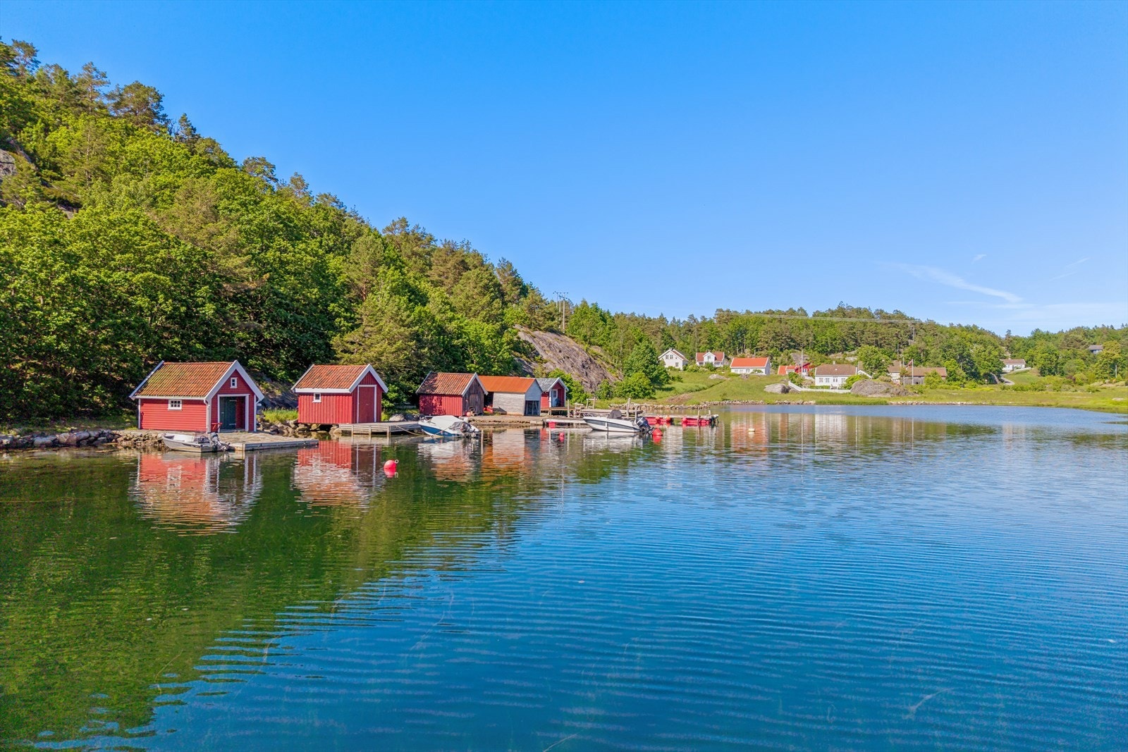 Fløreneskilen med huset i bakgrunnen. Galleribilde