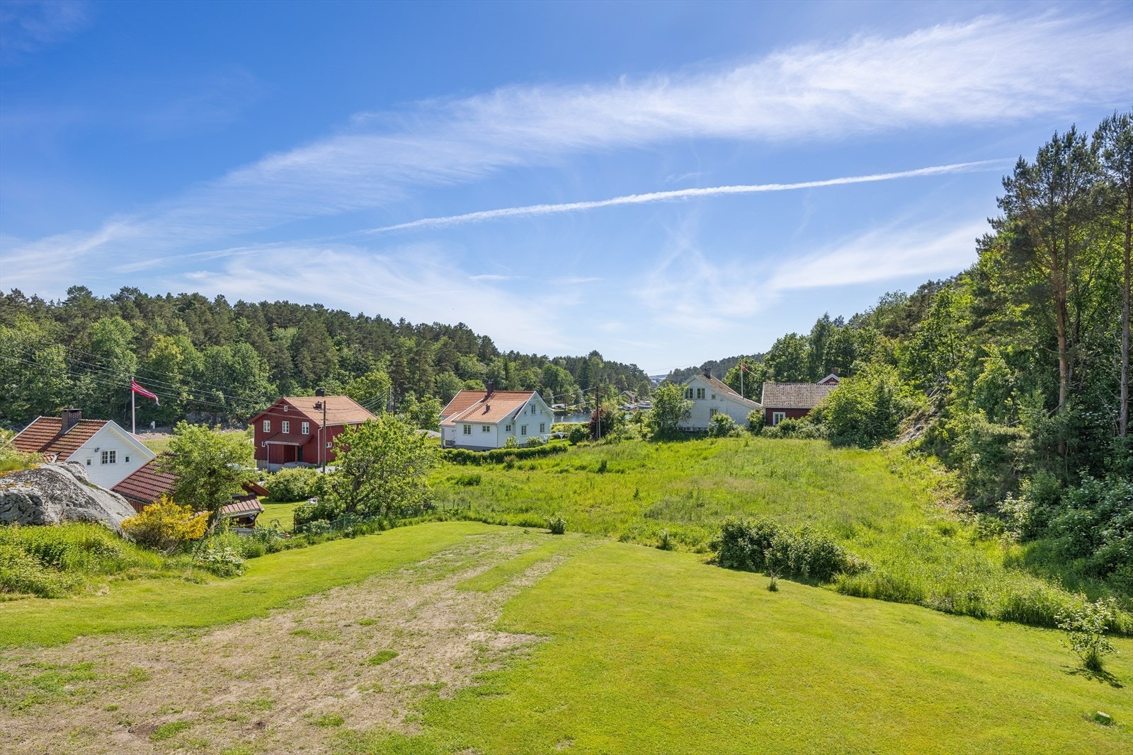 Utsikten fra boligen mot Fløreneskilen. Galleribilde