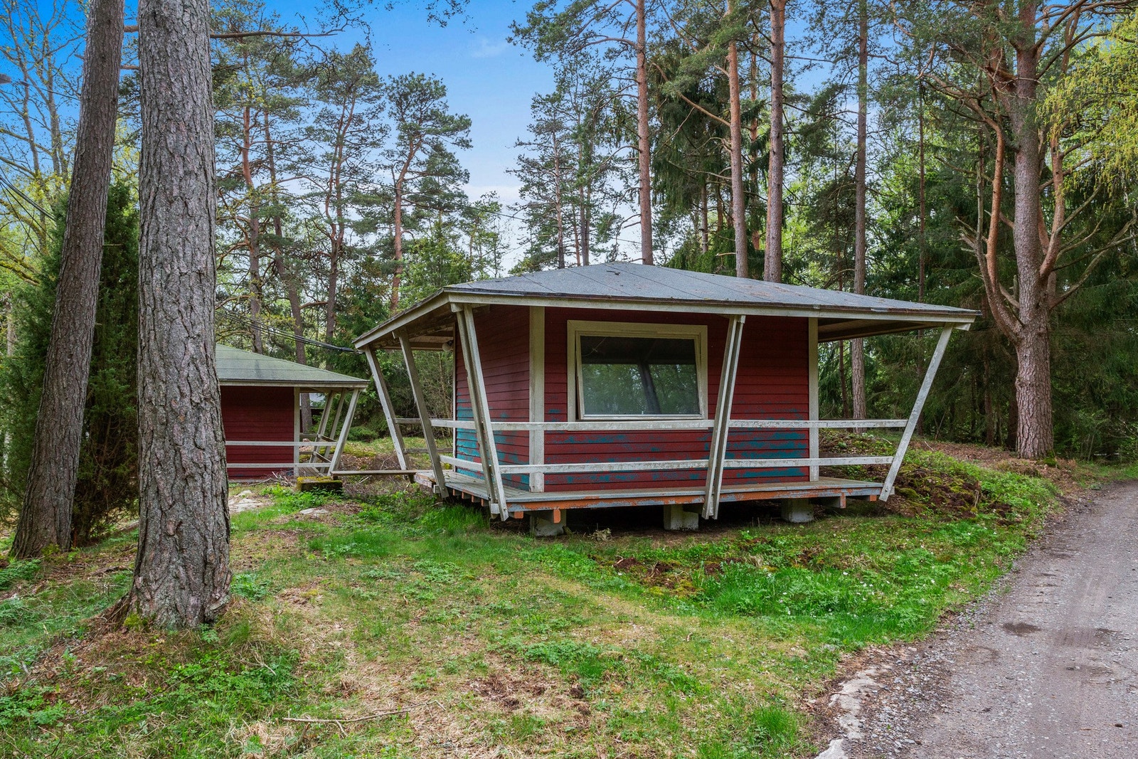 Det er 4 enkle hytter på eiendommen Galleribilde