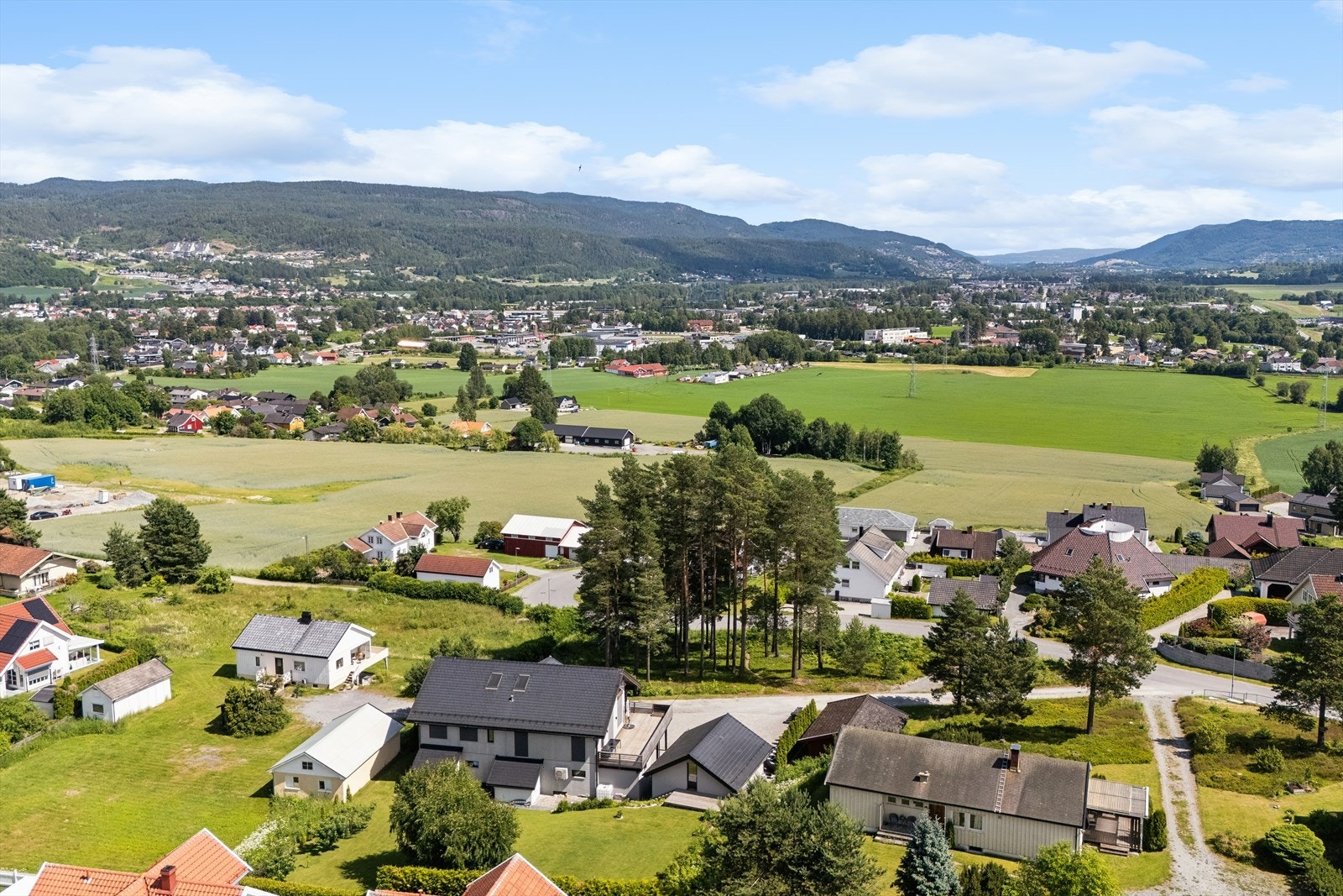 Kort vei til turmuligheter i Hoensmarka og langs Drammenselva. Galleribilde