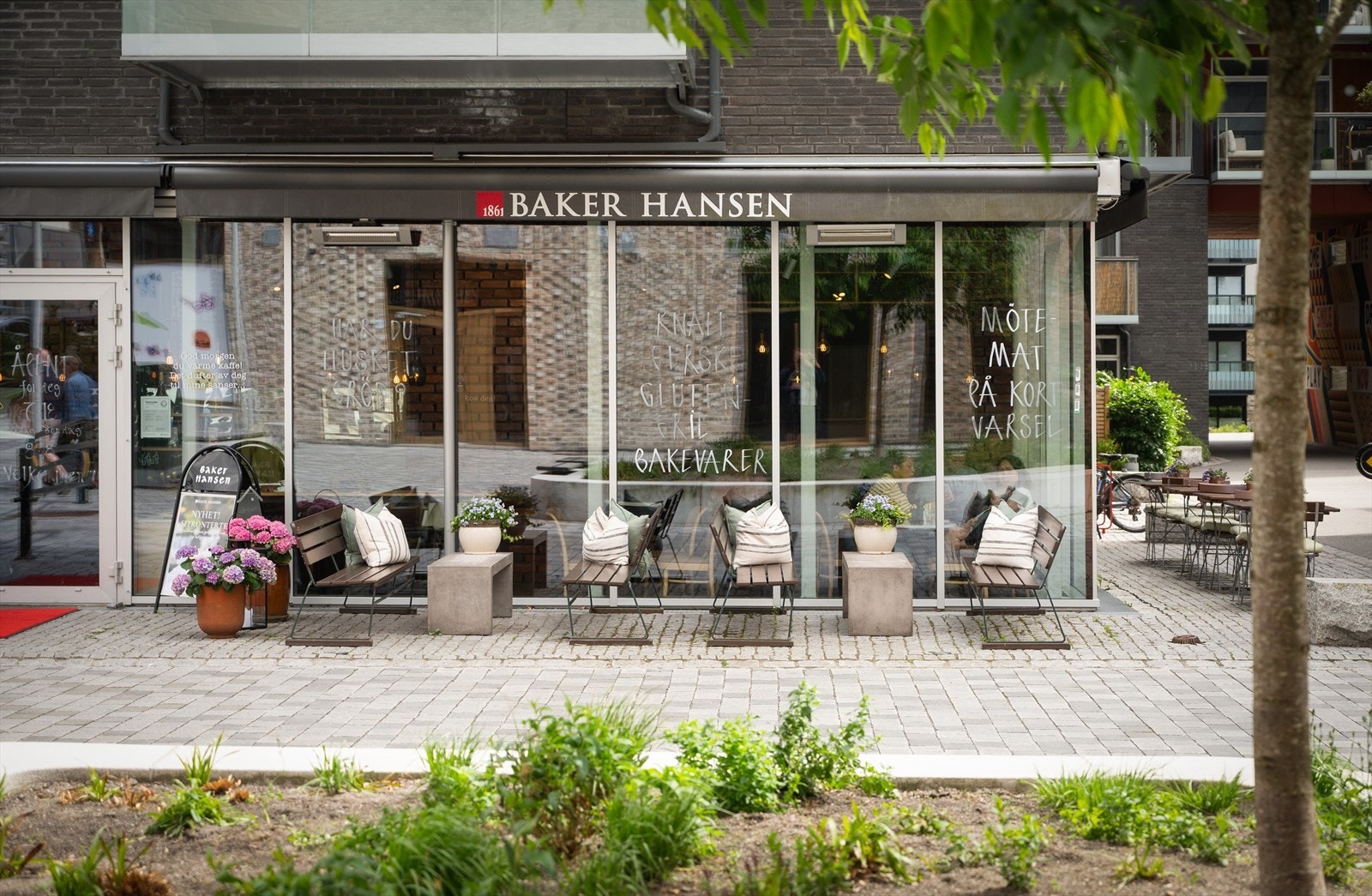 Fra eiendommen er det gangavstand til både Løren Torg og øvrige fasiliter i nærområdet. Galleribilde