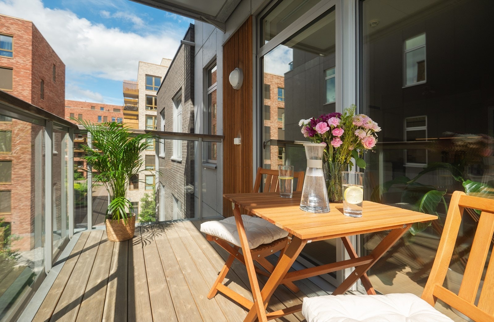 Her kan man fint innrede med både sittegruppe og beplantning. Galleribilde