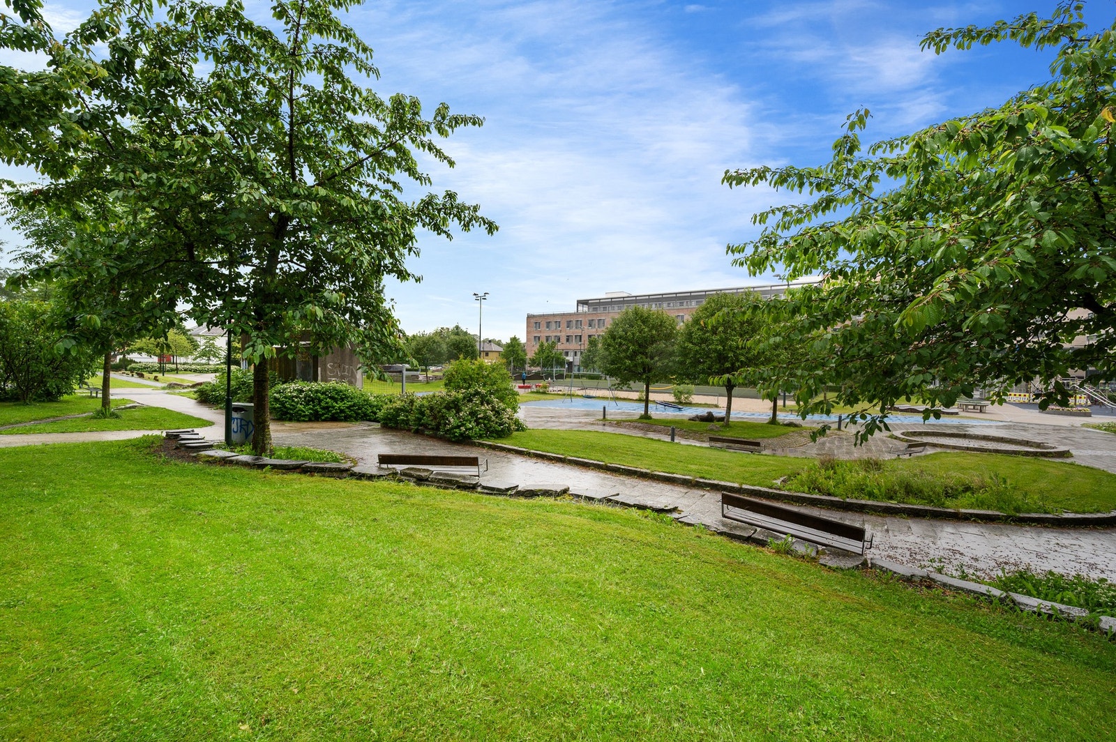 Flott parkområde like ved eiendommen i Vangslunds gate. Galleribilde