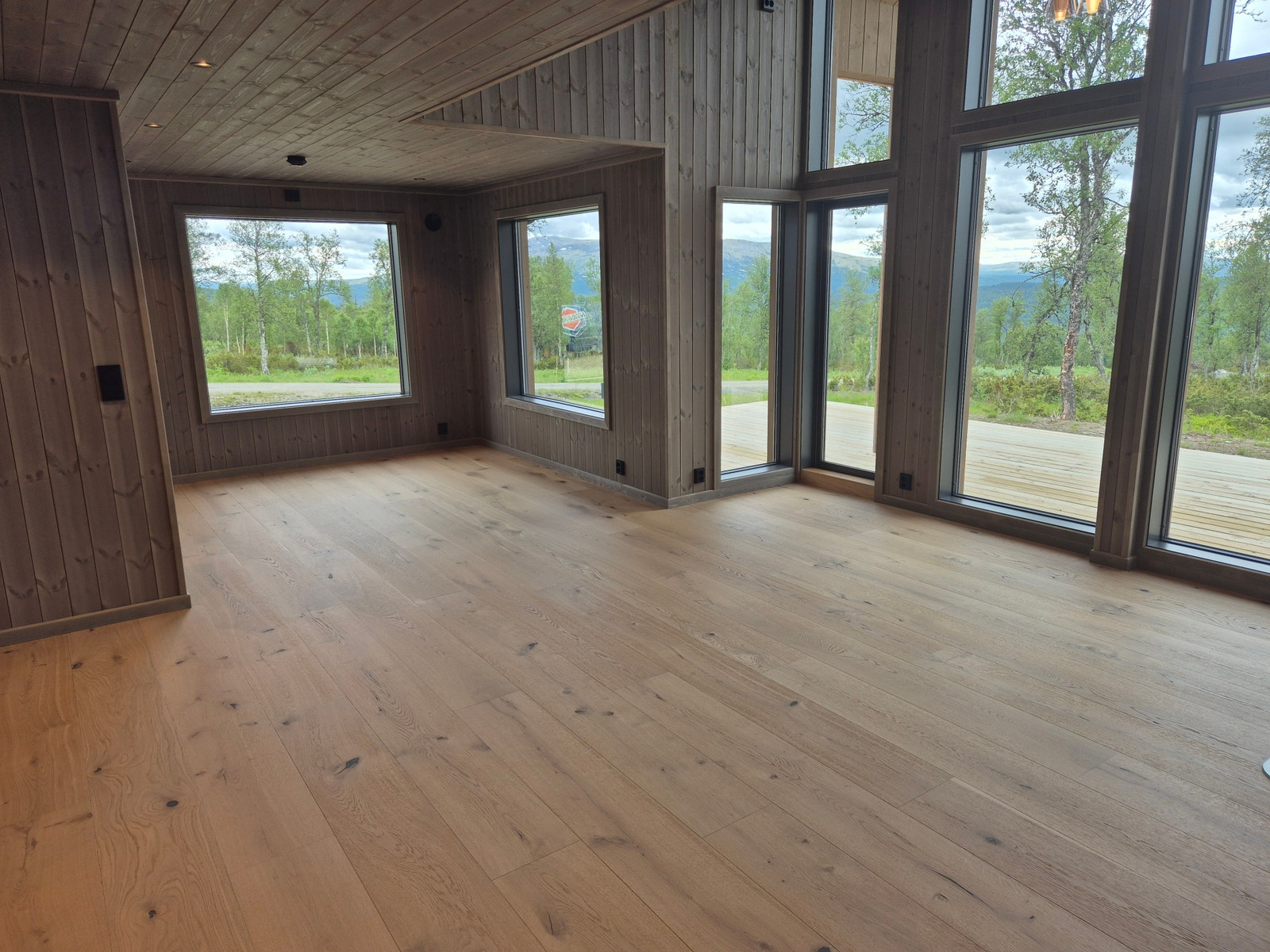 Naturen inn i stua. Galleribilde