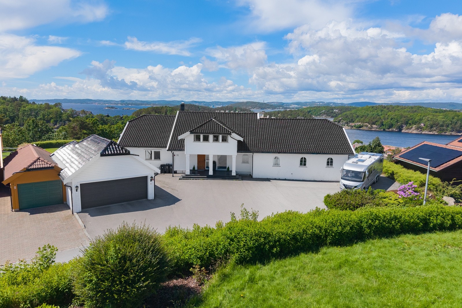 BOLIGMEGLEREN MARCUSSEN HORGEN ODDERHEI TERRASSE - Herskapelig enebolig på solrik og romslig utsiktstomt - 6 soverom - 3 bad -