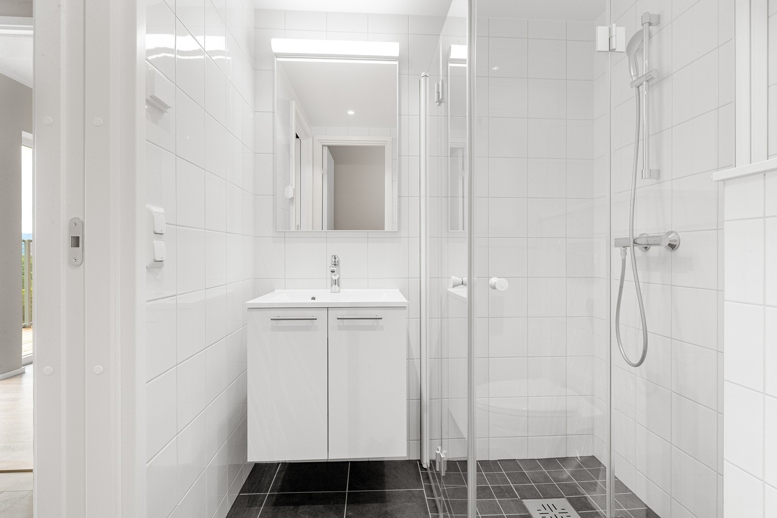 Badet med dusjhjørne Galleribilde