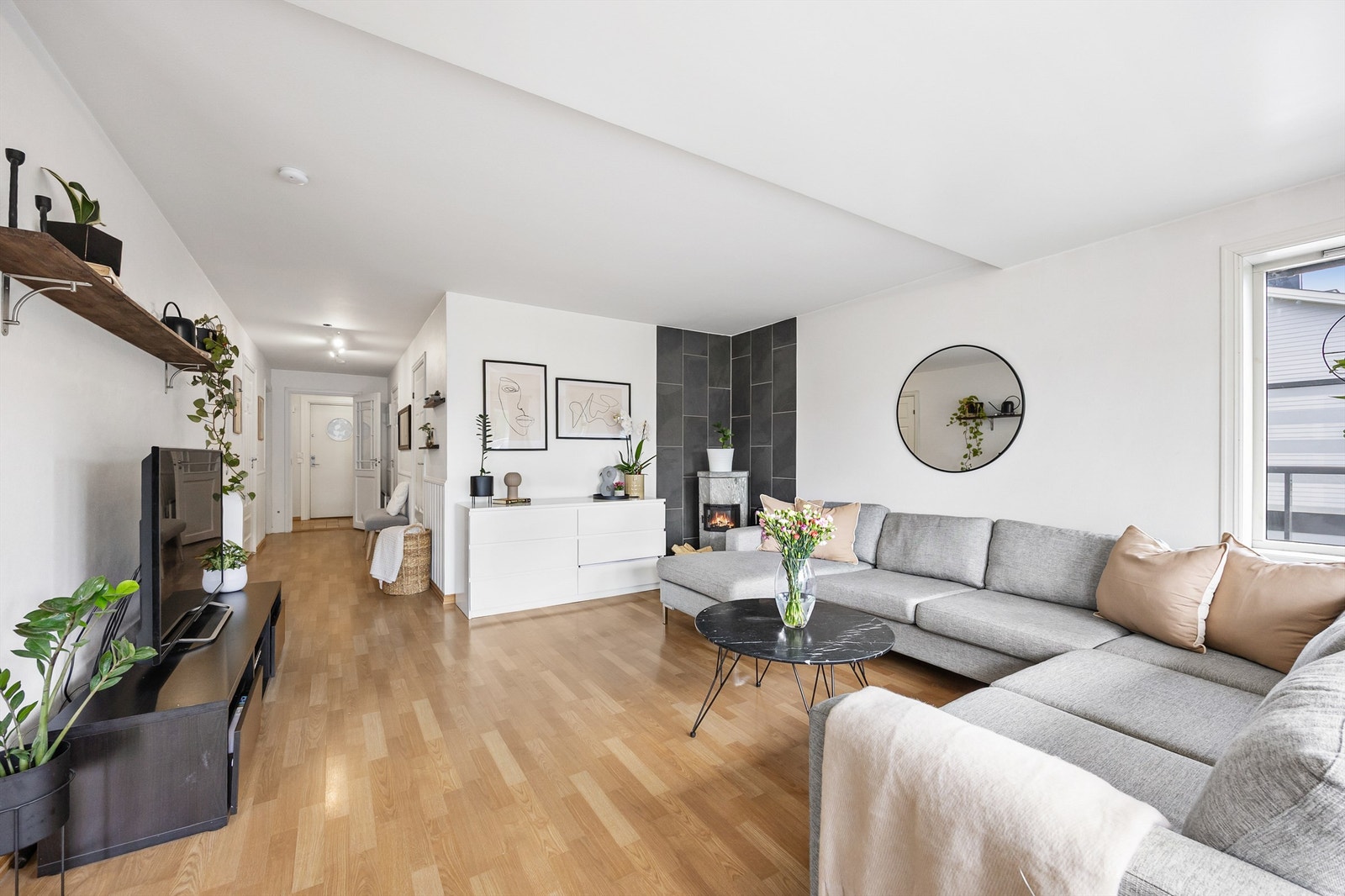 Velkommen til Lurudveien 28H! Presenteres av Jørgen Gabrielsen v/Krogsveen avd. Skedsmokorset.
Foto: Espen Edin Døhlen Galleribilde
