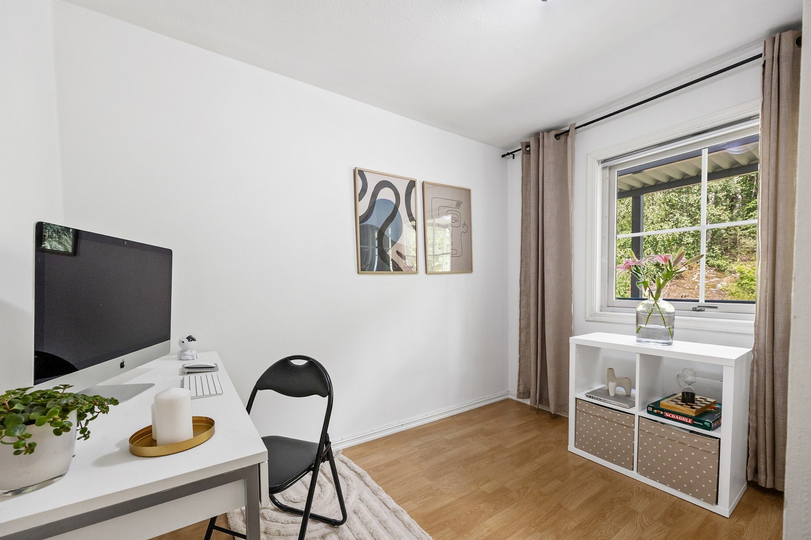Det andre soverommet egner seg godt som barnerom, gjesterom eller kontor. Galleribilde