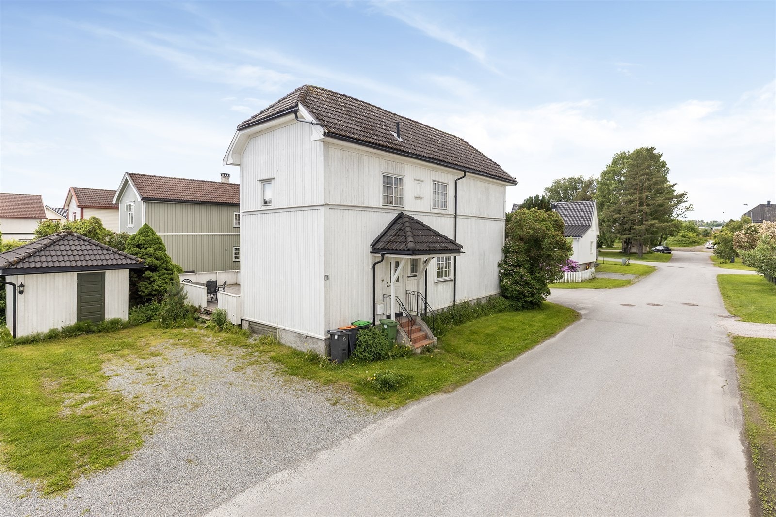 EiendomsMegler 1 Skien Nylende - Innholdsrik enebolig med sentralt og rolig beliggenhet på Nylende | Gangavstand til skoler, butikker og togstasjon