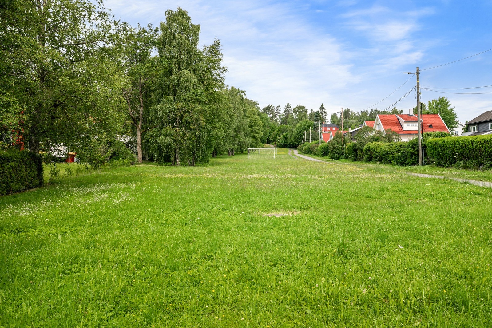 De grønne fellesomgivelsene utenfor boligen gir gode muligheter for lek, opphold og hverdagsliv ute. Galleribilde