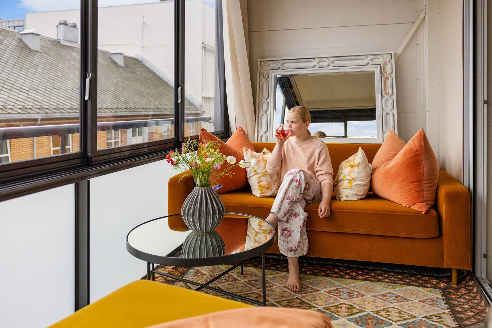 Balkongen er av god størrelse med plass til ønsket møblering (ca. 8kvm). Galleribilde