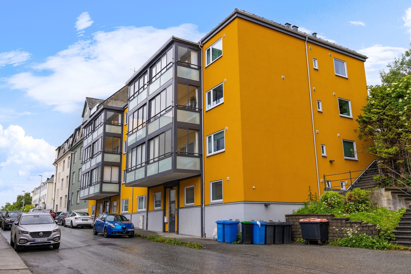 En flott og innholdsrik leilighet med sentral og skjermet beliggenhet. Veldrevet borettslag! Galleribilde