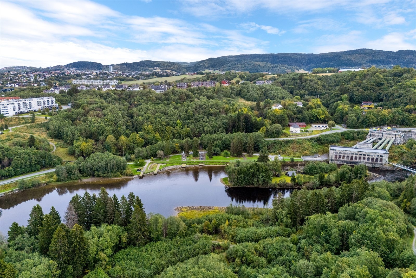 For den turglade vil Nedre Leirfoss være en fin turdestinasjon. Fra Nedre Leirfoss kan man følge Nidelvstien langs idyllisk natur inn til Trondheim sentrum Galleribilde