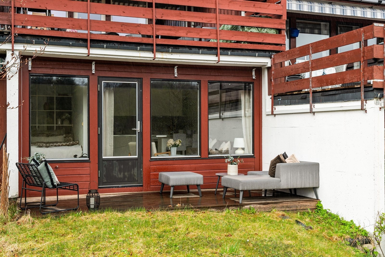 Terrassen vender mot sør og har følgelig gode solforhold gjennom store deler av dagen. Galleribilde