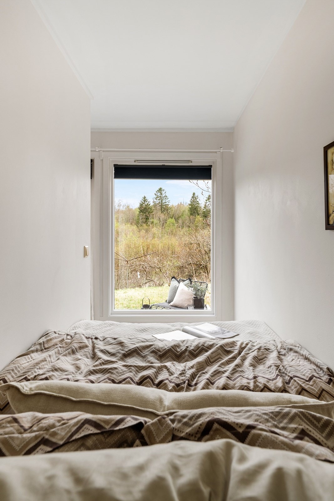Rammemadrass i sovealkoven (120 × 200 cm) medfølger handelen. Galleribilde
