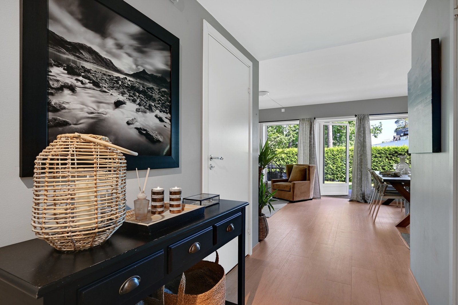 Den innbydende entre fører rett inn i stuen. Galleribilde