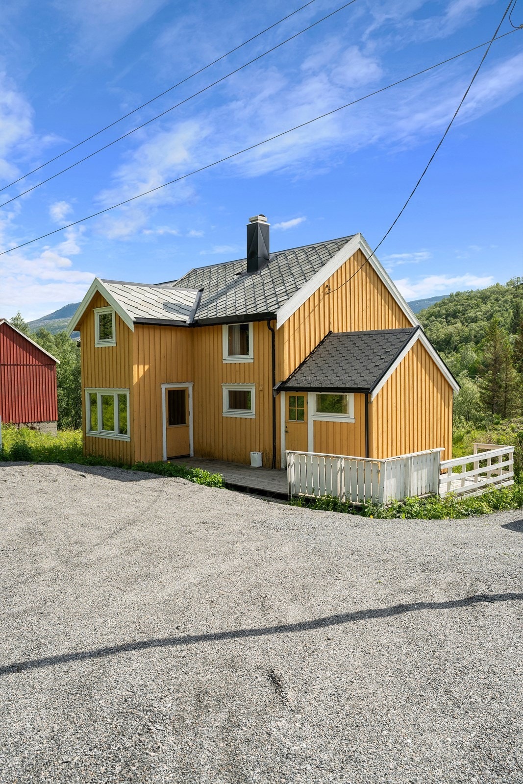 Tomten er på hele 108 dekar, med både skog og udyrket mark. Galleribilde