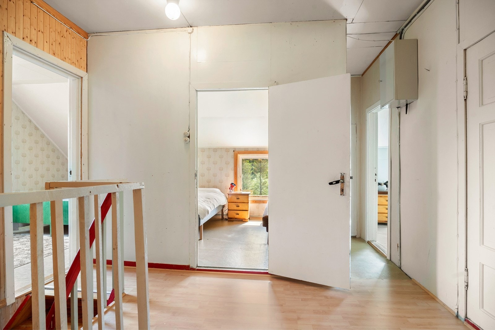 Loftsgang mot soverom. Galleribilde