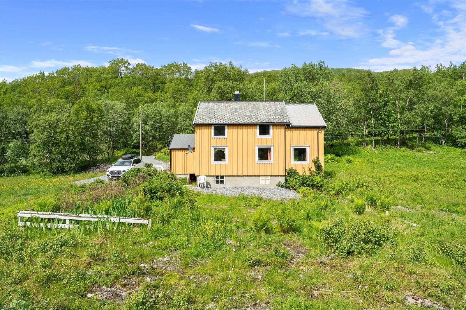 Boligen, opprinnelig fra 1939, har et bruksareal på 154 m² fordelt på
tre etasjer. Galleribilde