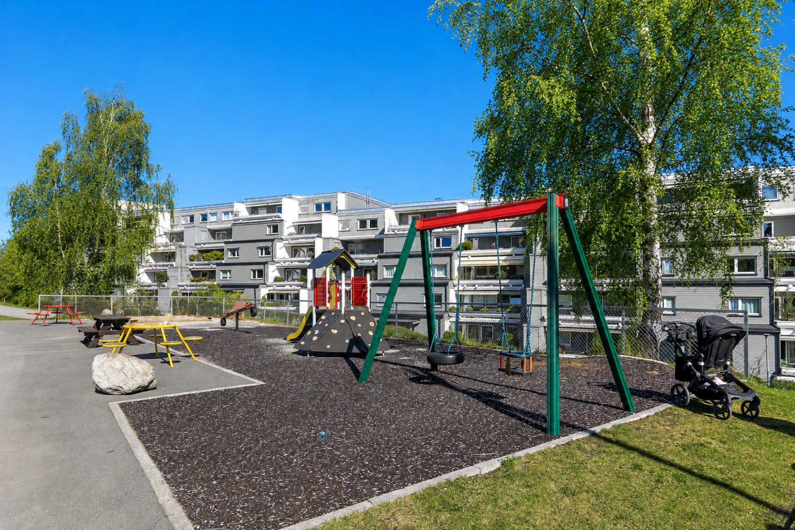 En av Sameiets lekeplasser som ligger like ved leiligheten. Galleribilde