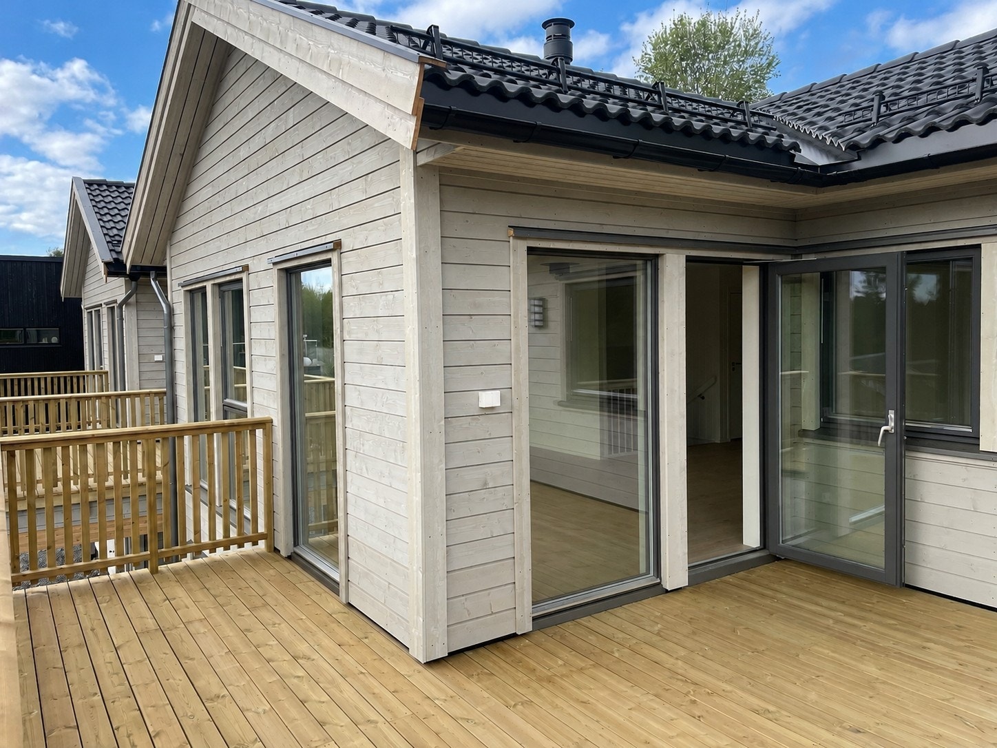 Romslig terrasse (NB! Bilde tatt fra naboseksjon 7B) Galleribilde