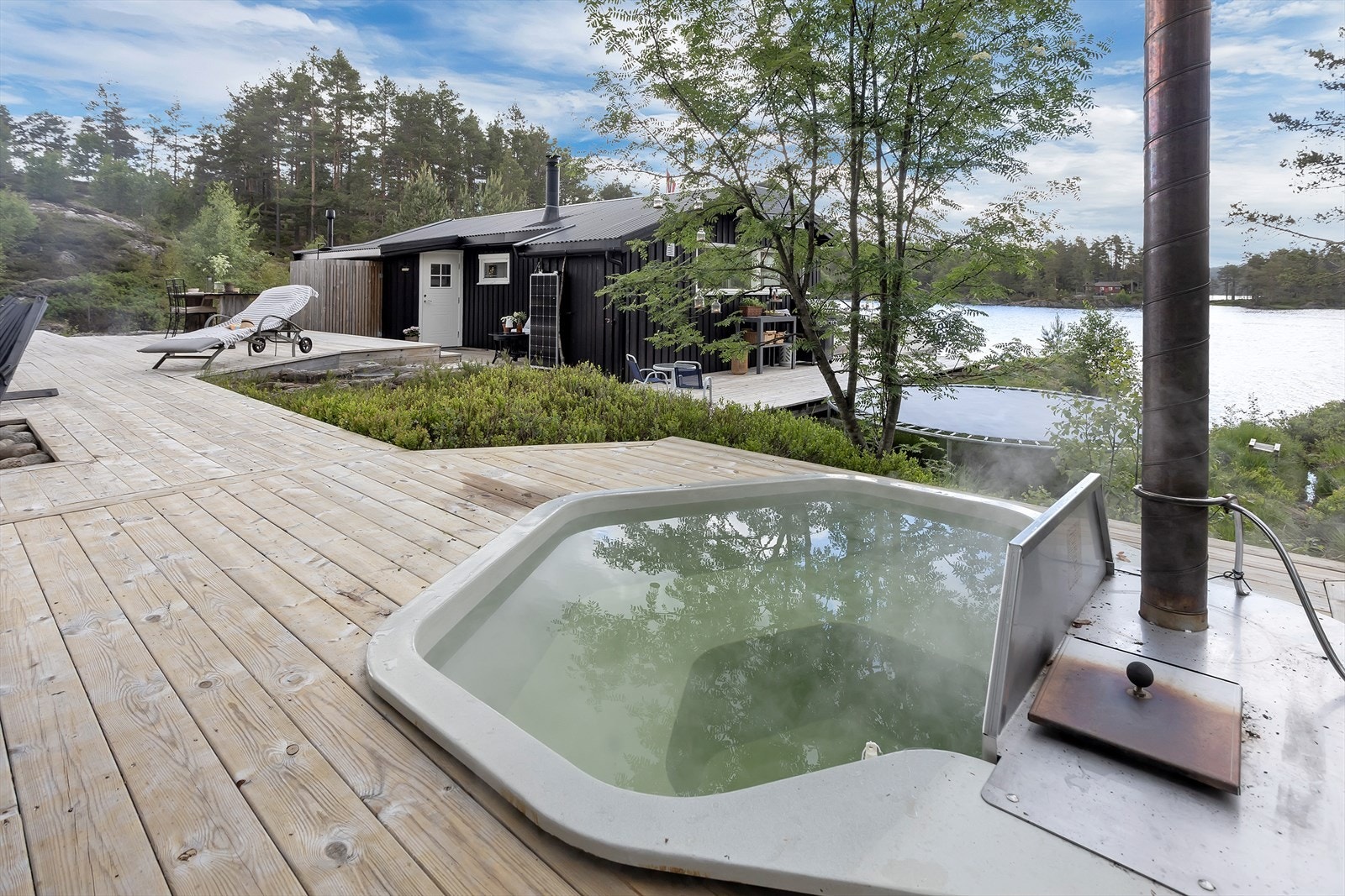 Fritidseiendom som kan by på flere solrike og koselige soner Galleribilde