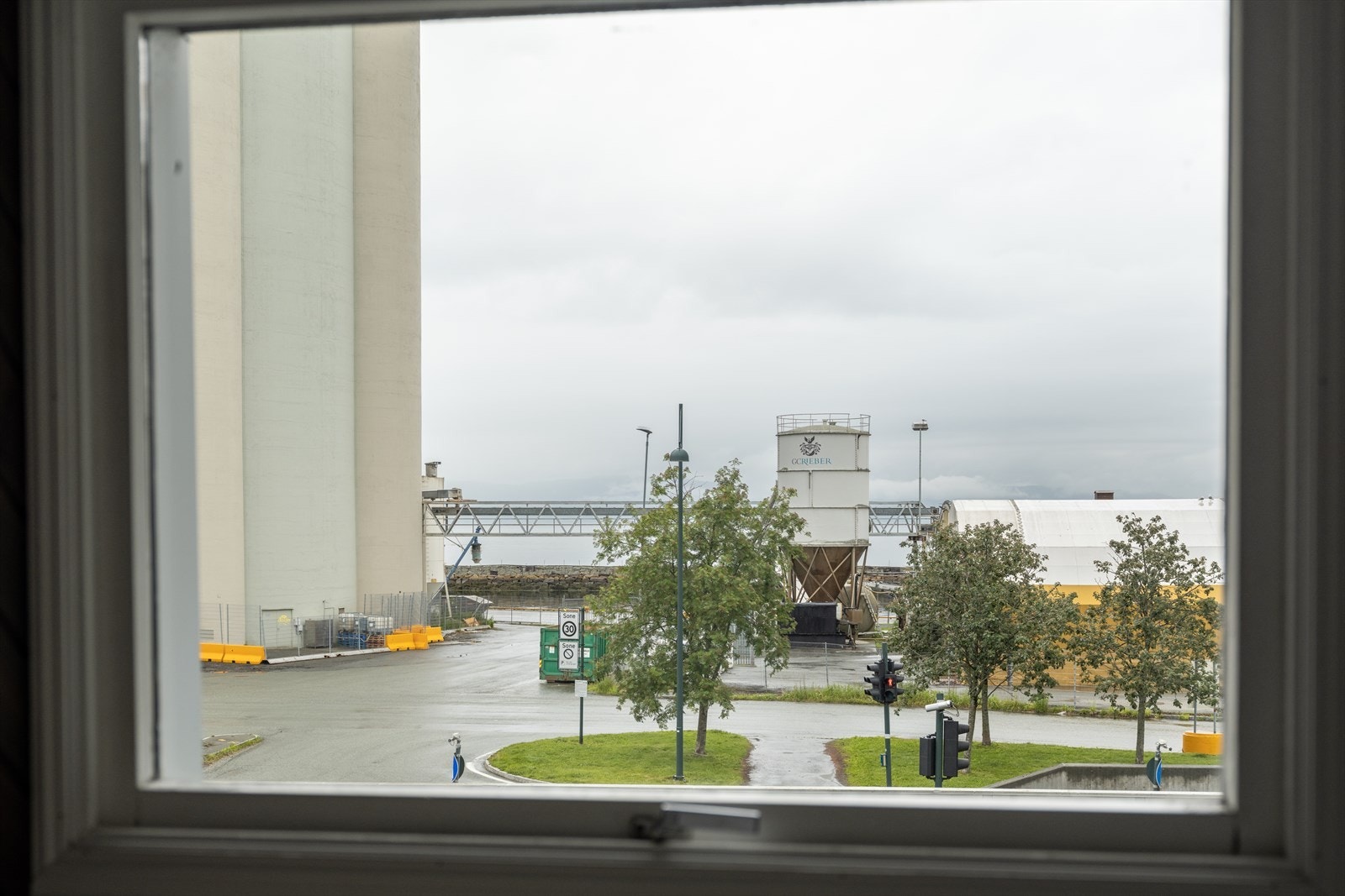 Bymarka er også innen gangavstand. Det er kort vei til studiesteder. Galleribilde