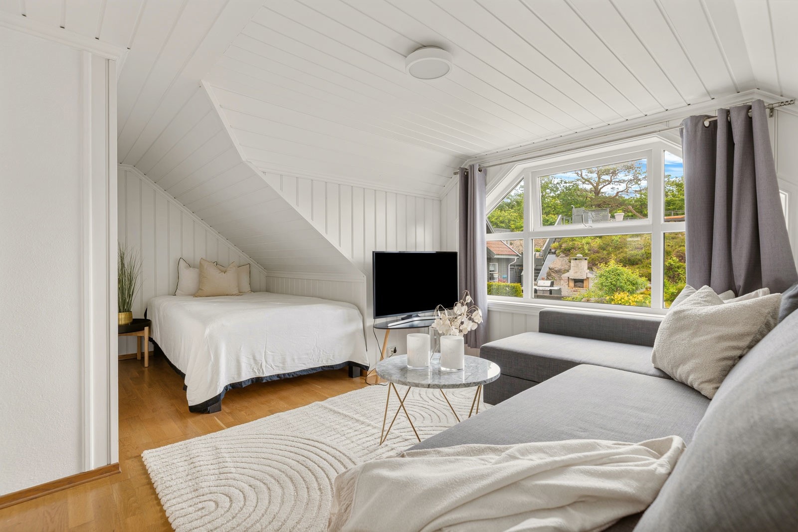 Loftstue med sovealkove Galleribilde