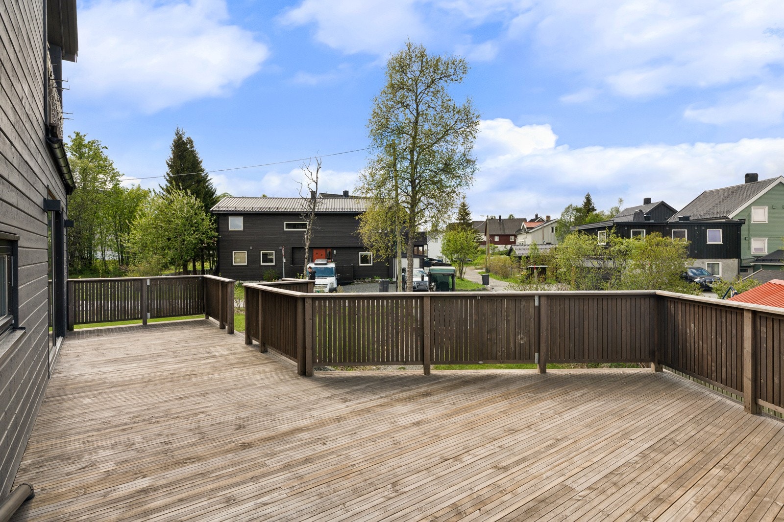 Her er det masse boltreplass for både store og små. Svært solrikt.