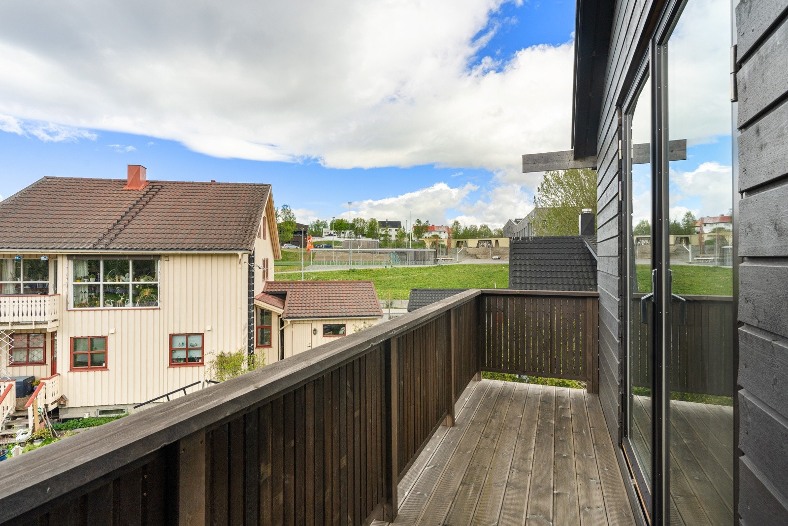 Verandaen på hovedsoverommet vender mot vest og nyter gode solforhold.