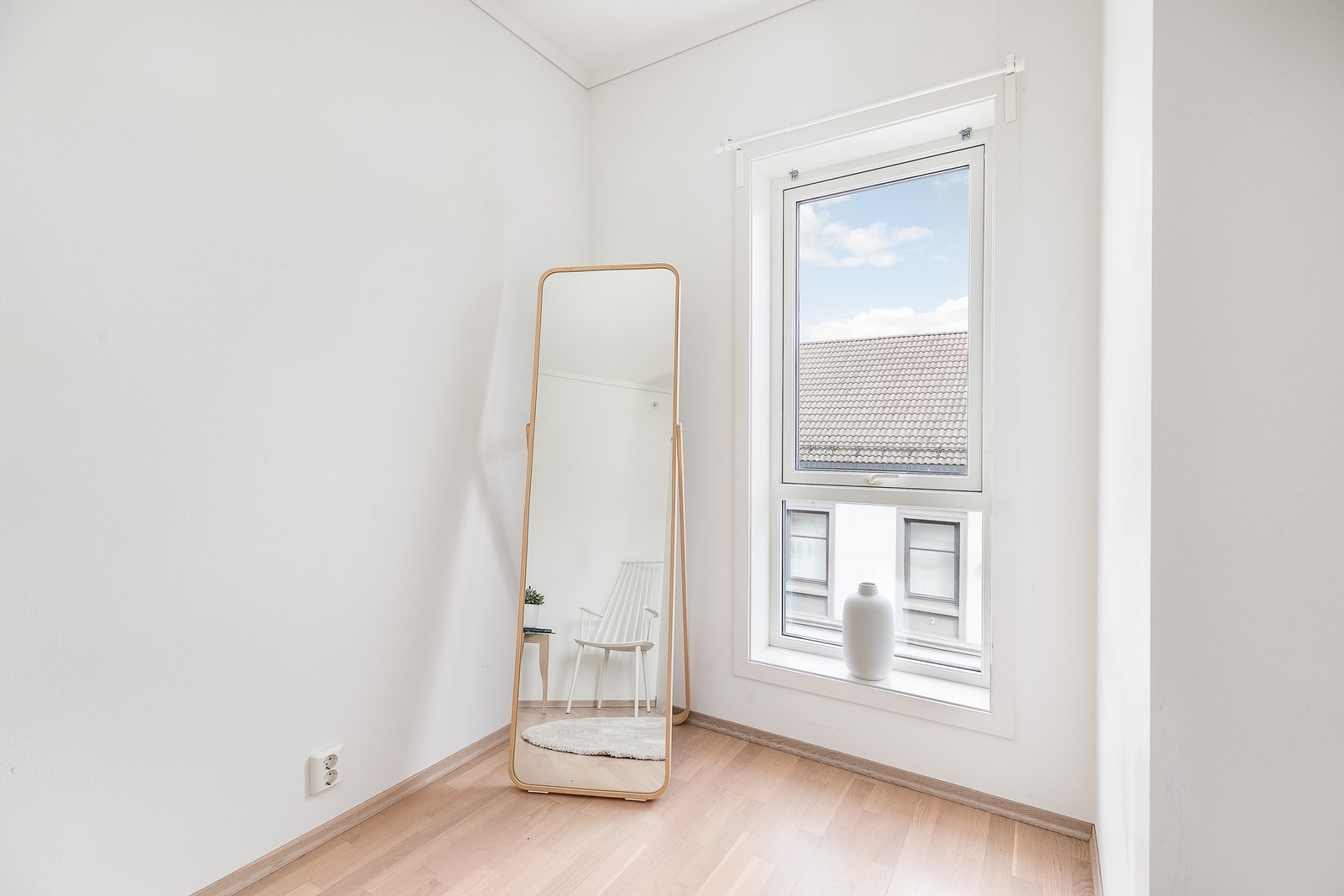 Begge soverom er orientert mot den siden av bygget som er i skyggen for solen gjennom dagen. Galleribilde