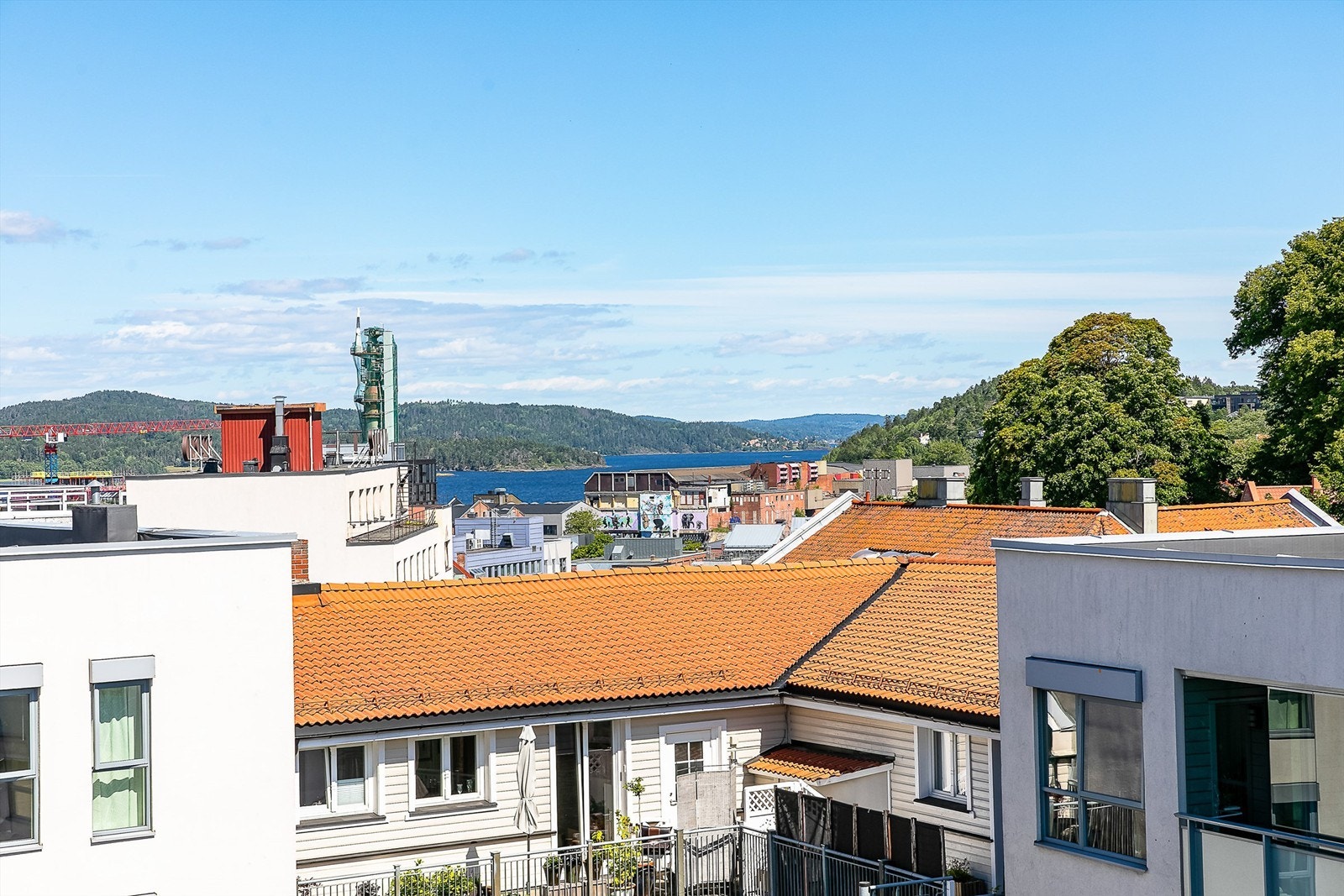 På takaltanen sees panoramautsikt over byen som blant annet inkluderer Mossesundet og Jeløy. Galleribilde