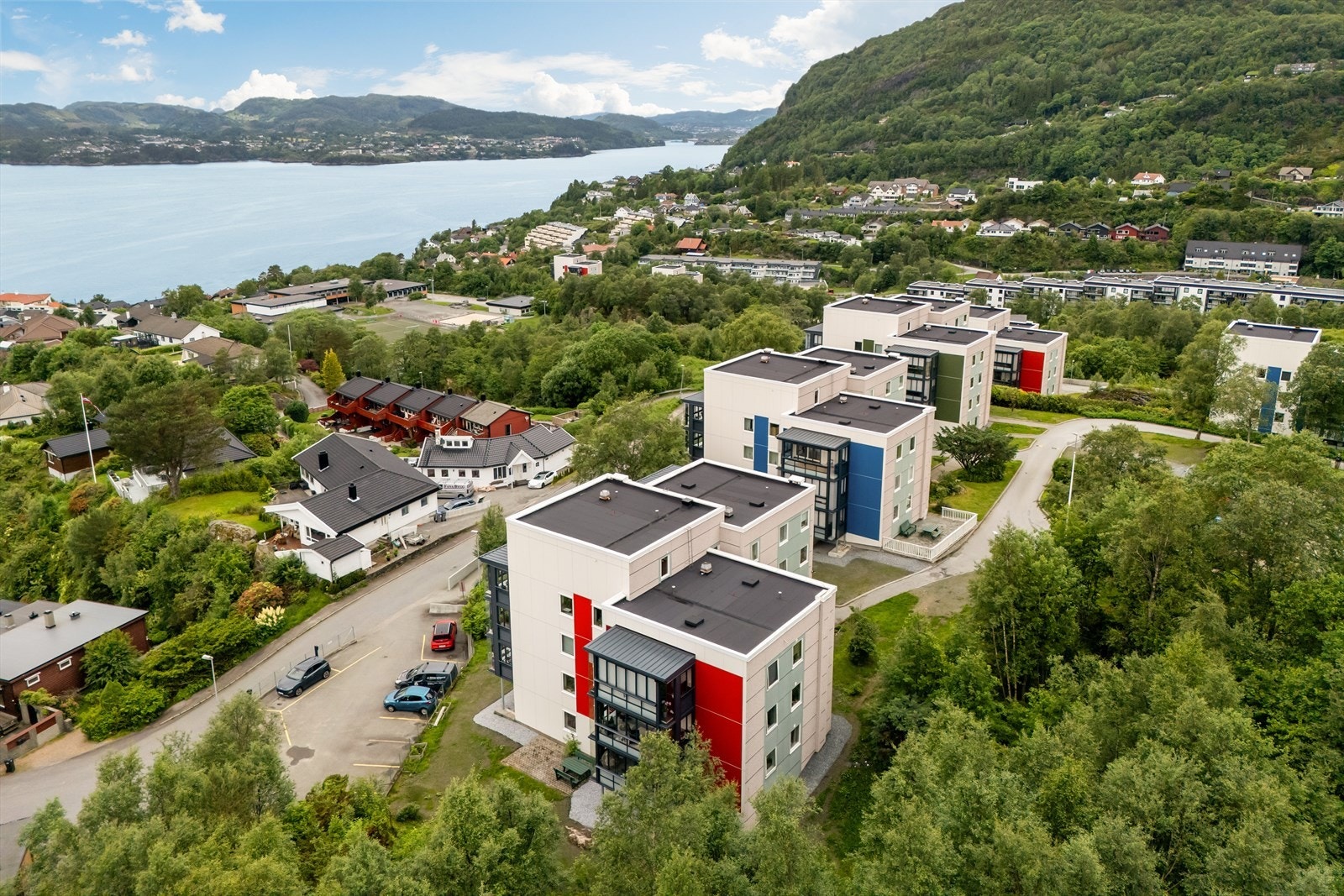 Øverst på Nordre Toppe finner man nr 64, innerst i blindvei uten gjennomgangstrafikk Galleribilde