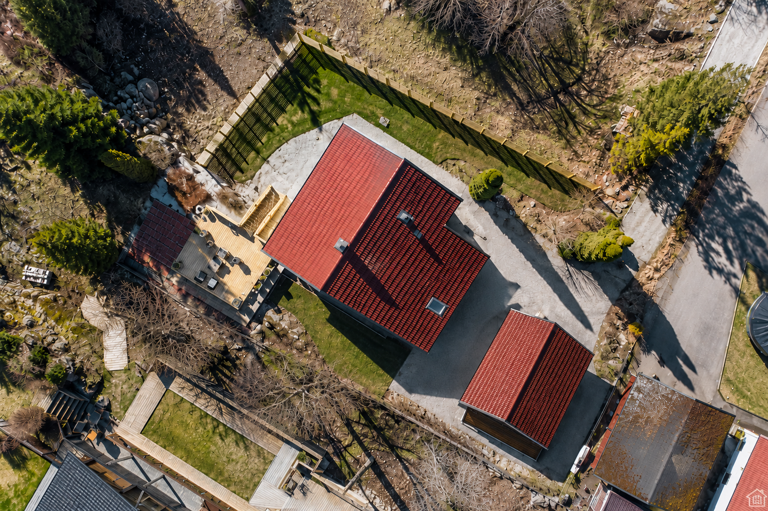 Illustrasjon oversikt med garasje (Bildet er redigert med AI). Galleribilde