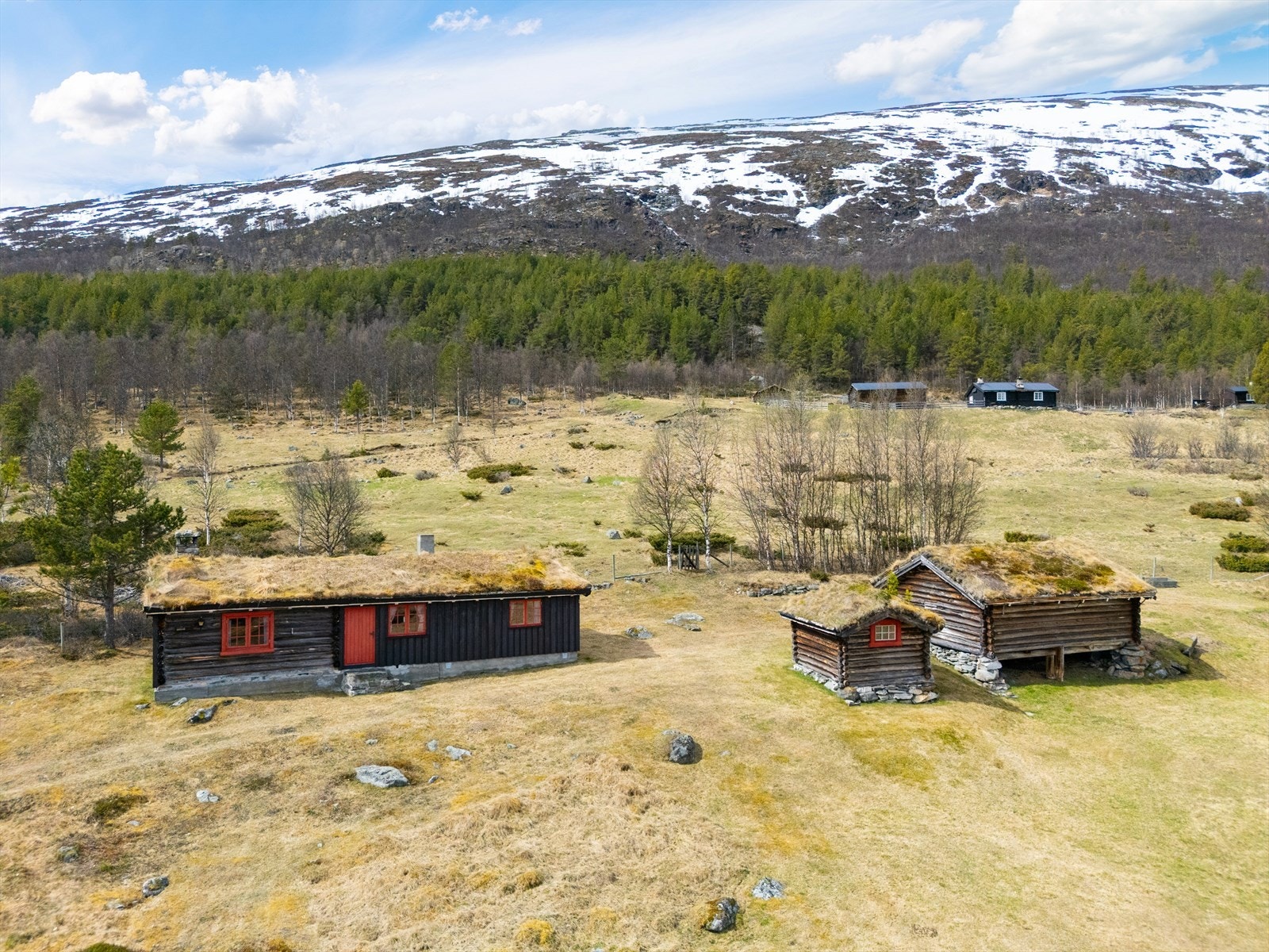 I salget medfølger en tradisjonsrik setereiendom som ligger i Nysetrene, i Nysetervegen 1031. Galleribilde