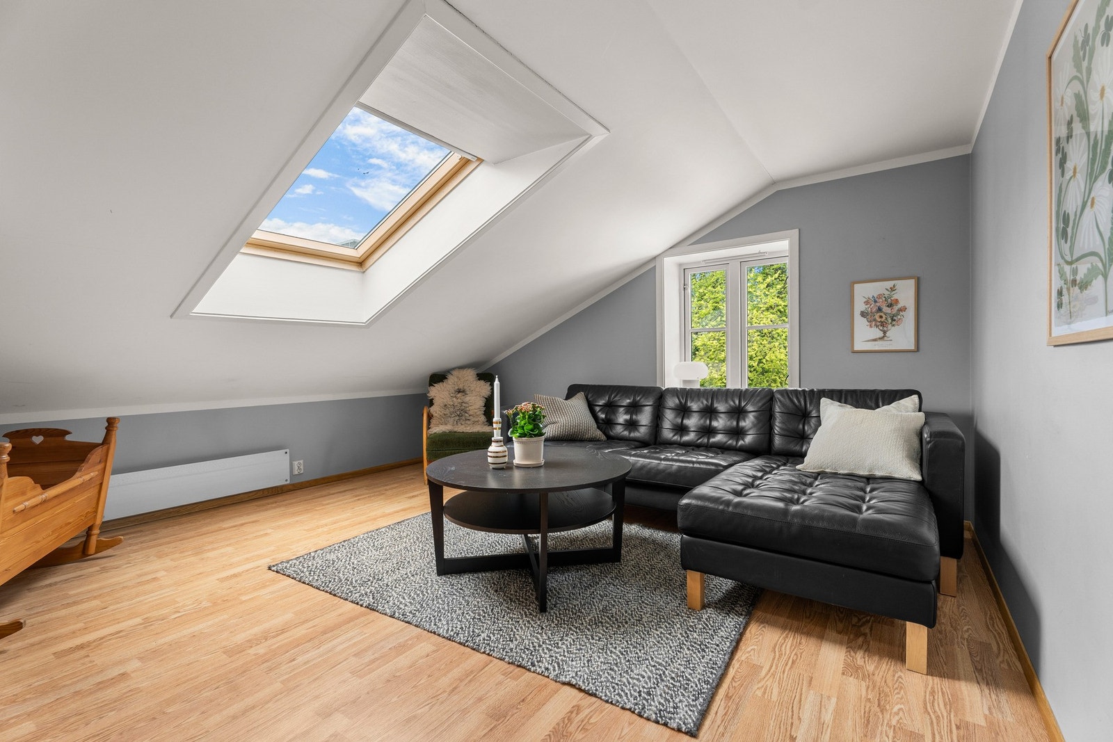 Rom innredet og brukt som loftstue Galleribilde